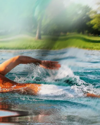 Schwimmer im Freibad des Mirador in Krems